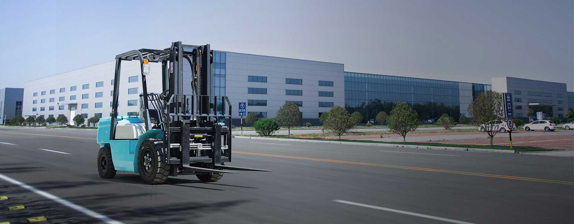 Electric forklift RF20E